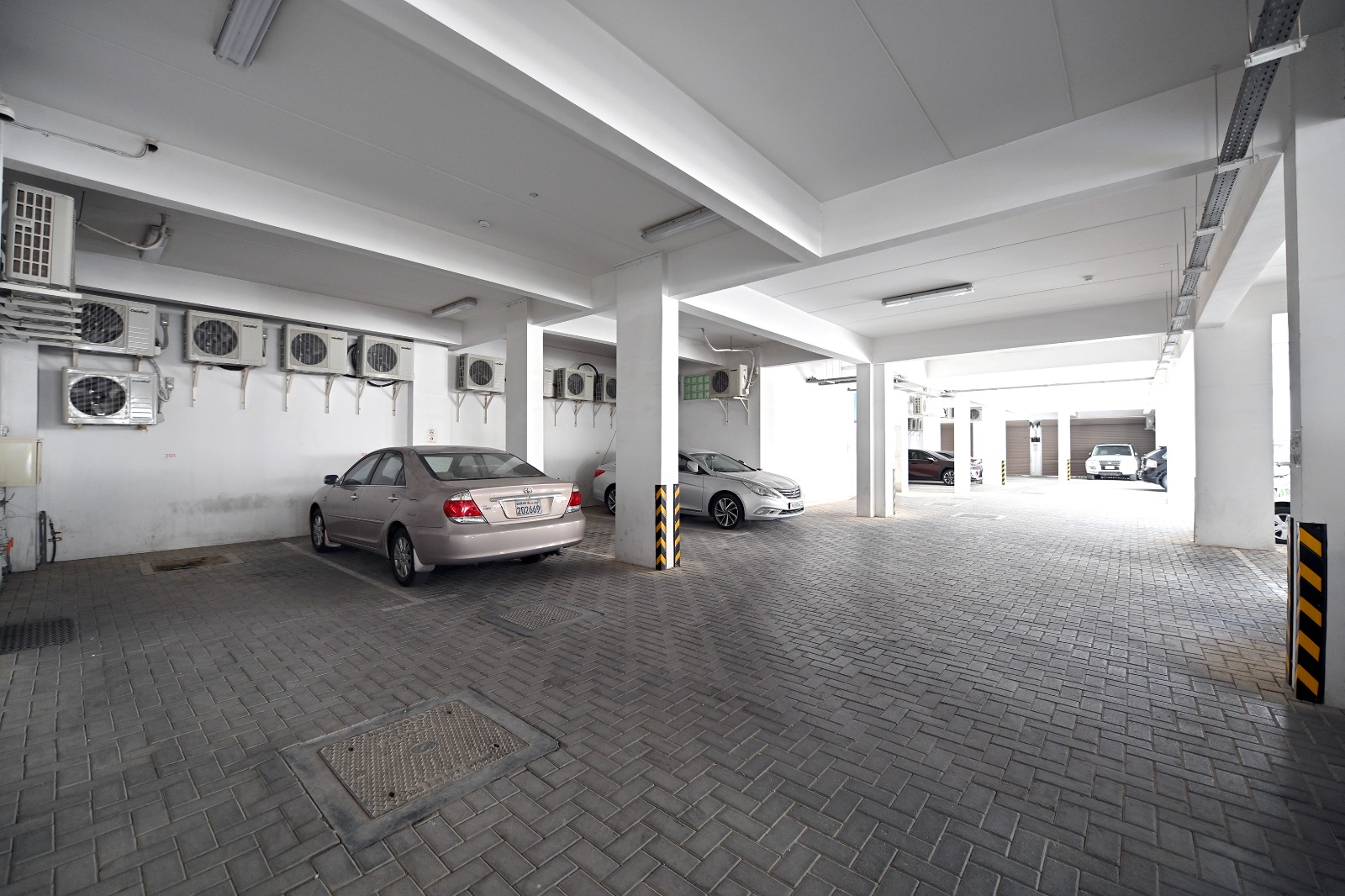 Warehouses - Tenant Building For Rent - Aali